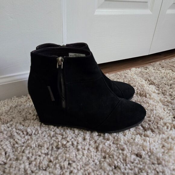 Attention Black Suede Wedge Ankle Boots Women's Size 9 - Picture 1 of 11